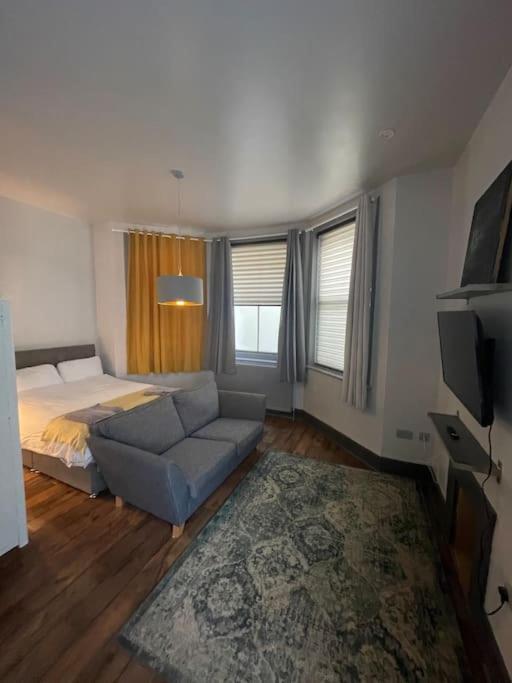 1 Comfortable Studio Apartment Brighton Exterior photo